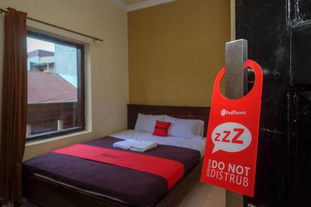 Reddoorz At Hotel Rich Parepare Near Pantai Mattirotasi Kültér fotó