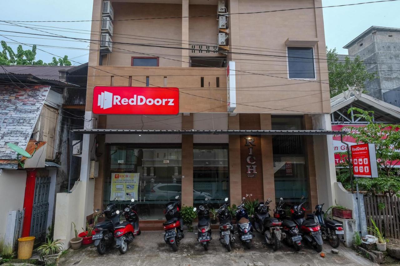 Reddoorz At Hotel Rich Parepare Near Pantai Mattirotasi Kültér fotó